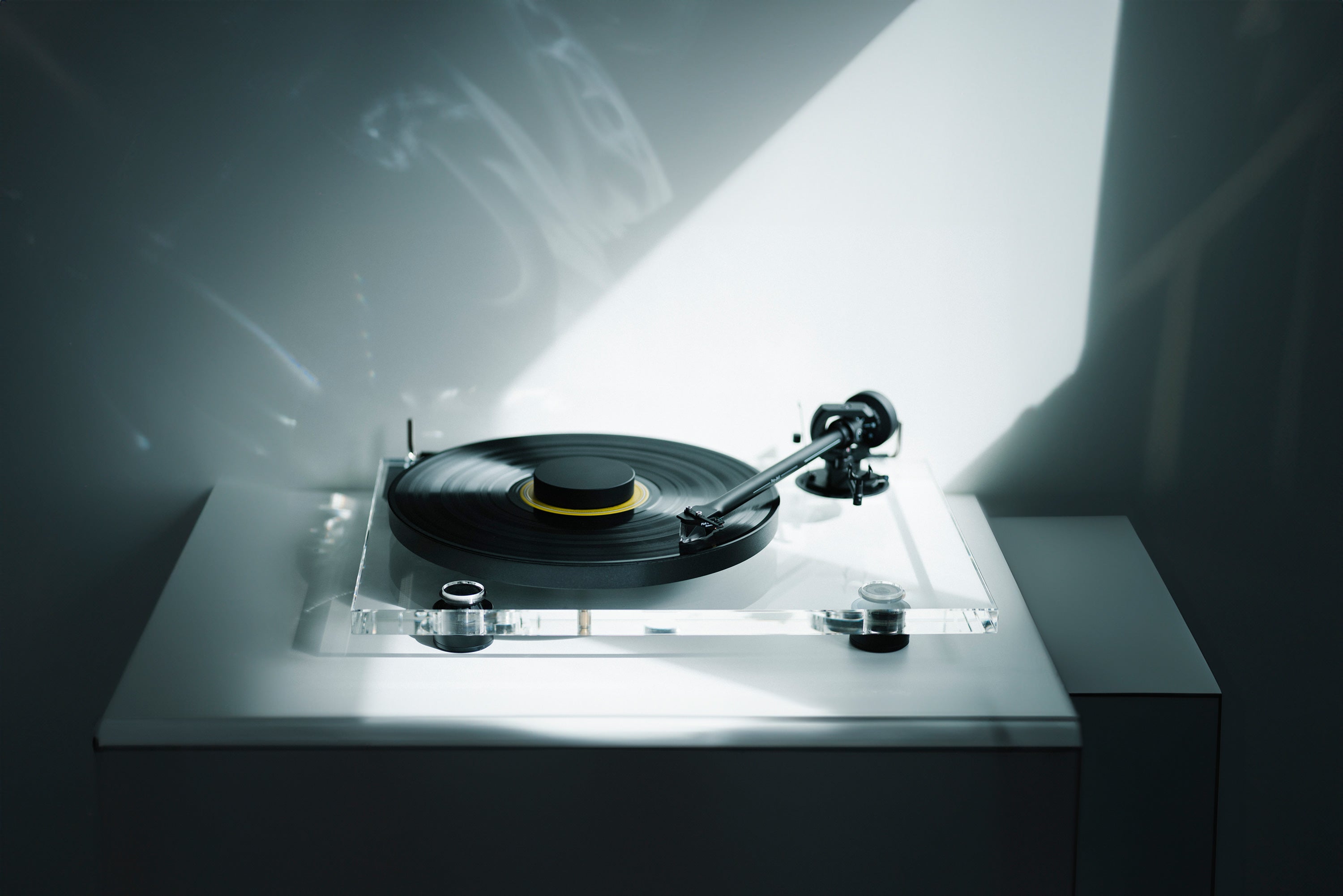 Pro-Ject XA B Balanced Acrylic Turntable